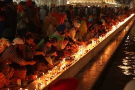 Tưng bừng lễ hội Diwali ở Ấn Độ qua ảnh